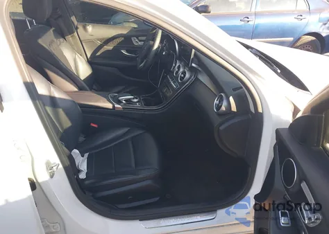 2016 Mercedes-Benz C 300 4Matic из США, поврежденный, VIN 55SWF4KB1GU112637